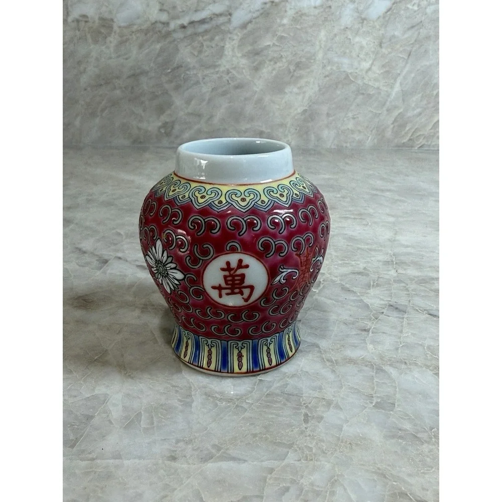 Jingdezhen Chinese Porcelain Famille Rose Longevity Wan Vase 3